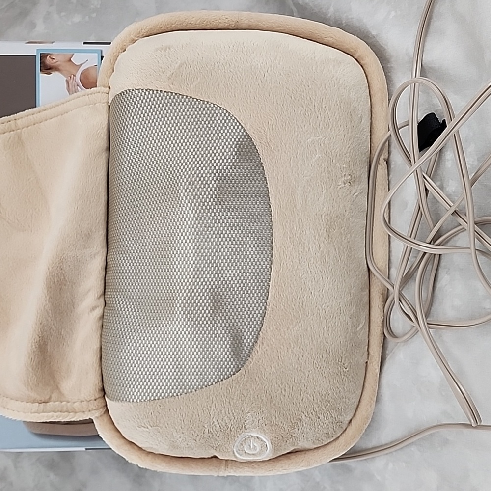 Homedics Shiatsu Massage Pillow w/ Heat - Picture 5 of 8